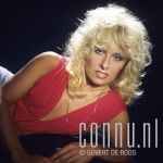 24-08-1983 Bonnie St. Clair at studio in Amsterdam. Photo: Govert de Roos/Connu

[keywords]Half Length, Eyecontact[/keywords]